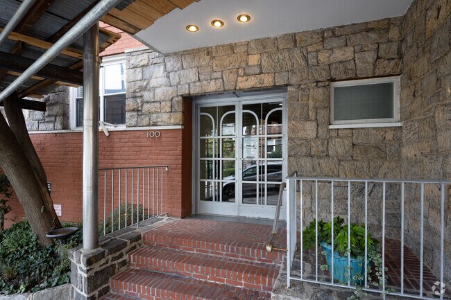 Entrada - 100 Park Terrace West