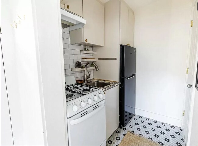 Foto del edificio - 1662 Glen Aylsa Ave