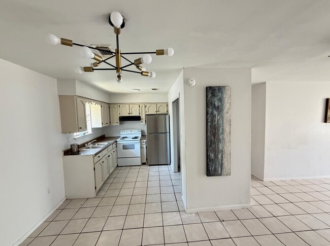 Building Photo - 2620 Barrios St