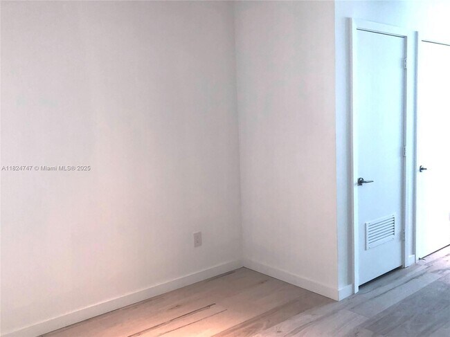 Foto del edificio - 480 NE 31st St