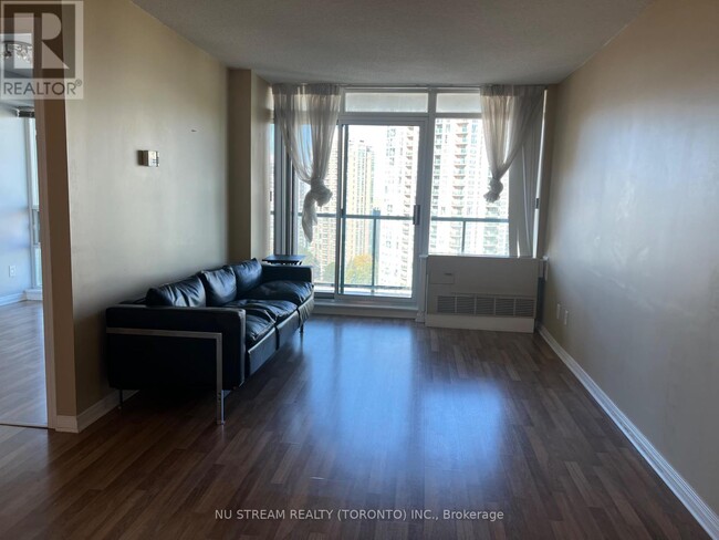 Photo du bâtiment - 5508 Yonge St