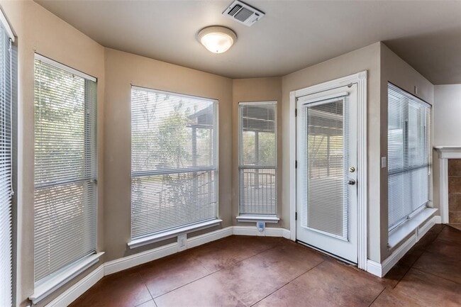 Building Photo - 5718 McCarty Ln