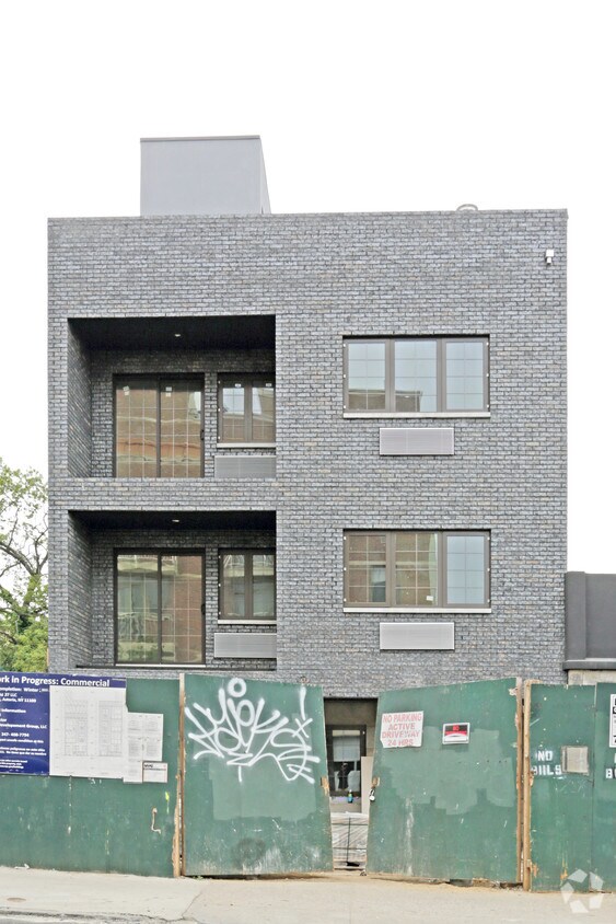 Foto principal - 31-81 37th St