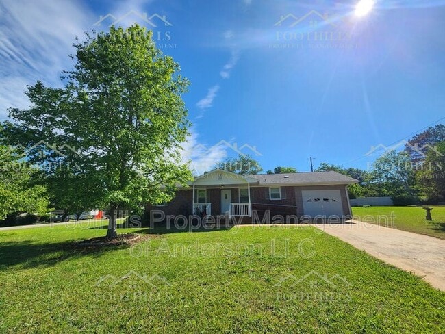 Building Photo - 211 Brady Cir