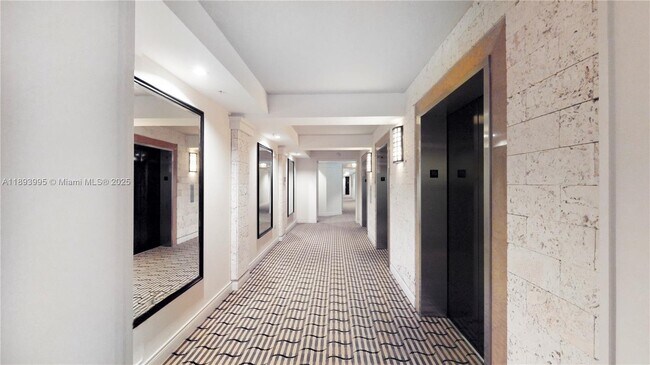 Foto del edificio - 801 Brickell Key Blvd