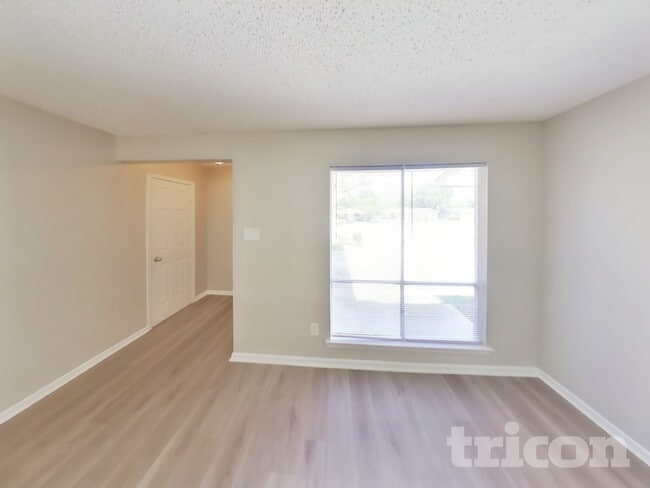 Foto del edificio - 4725 South Dr W