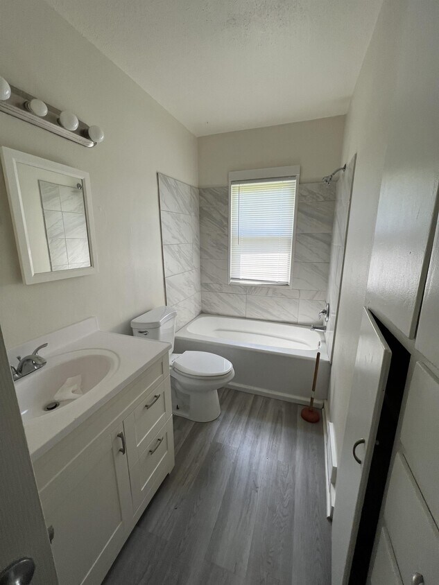 Foto principal - 1407 32nd St NE