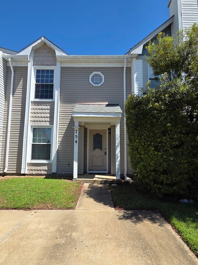 Foto del edificio - 754 Goodard Drive