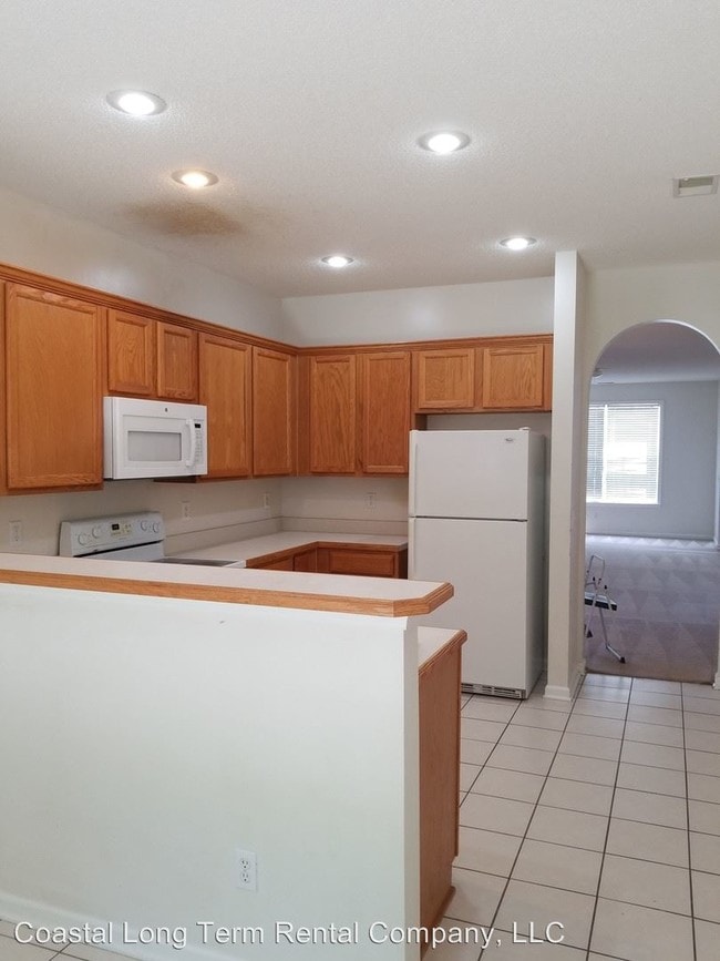Building Photo - 4 br, 3.5 bath House - 216 University Parkway