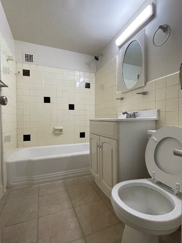 Building Photo - 3030 30th St SE