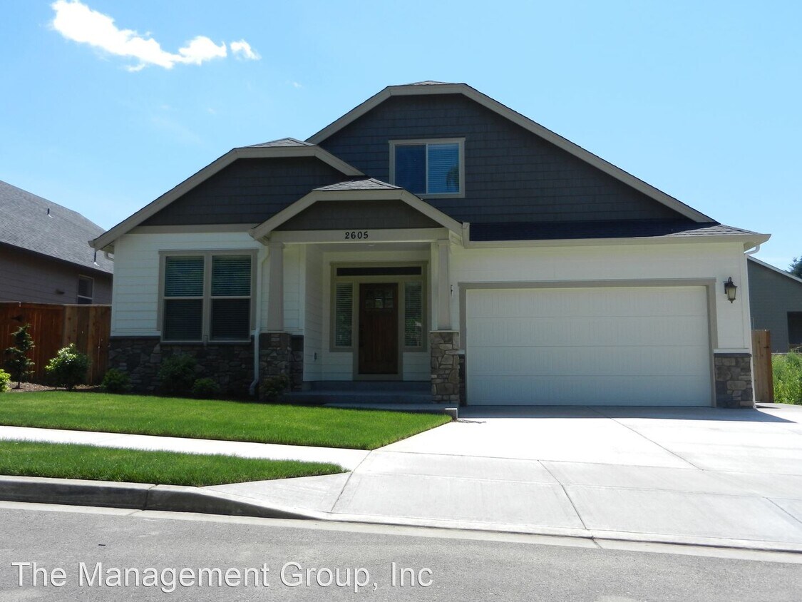 Foto principal - 3 br, 2.5 bath House - 2605 NE 51st Street