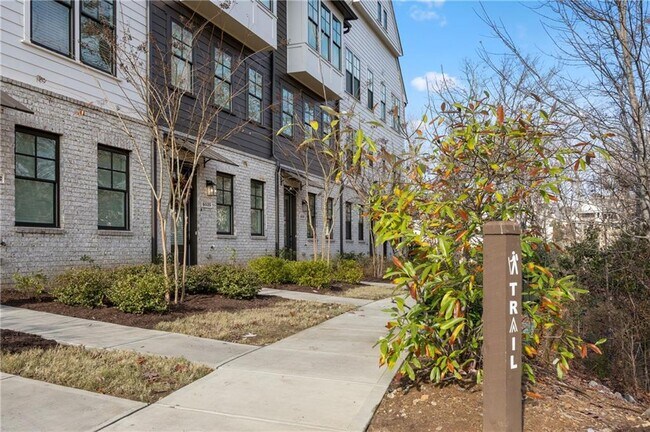 Foto del edificio - 6529 Beacon Dr