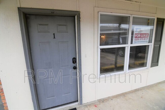 Building Photo - 9449 Hampton Way