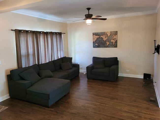Foto del edificio - Beautiful Recently Renovated Contemporary ...