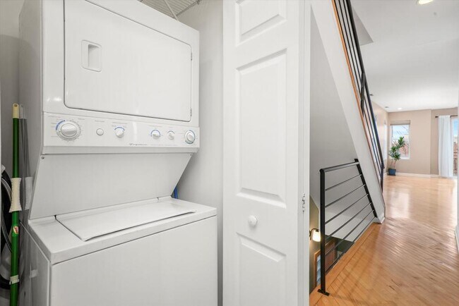 Building Photo - 2 bedroom in Chicago IL 60612