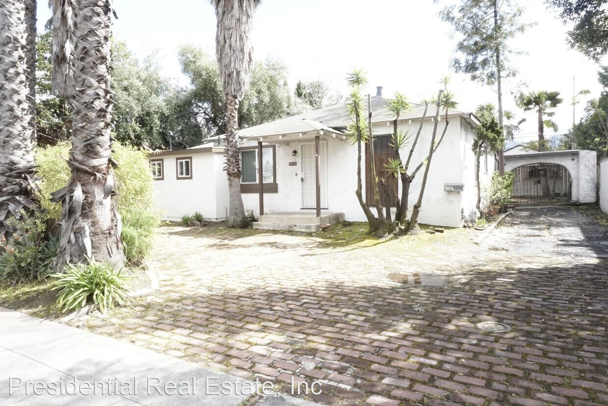 Primary Photo - 15086 Woodard Rd