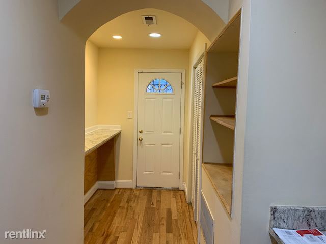 Building Photo - 1 br, 1 bath Condo - 1713 W Virginia Ave NE