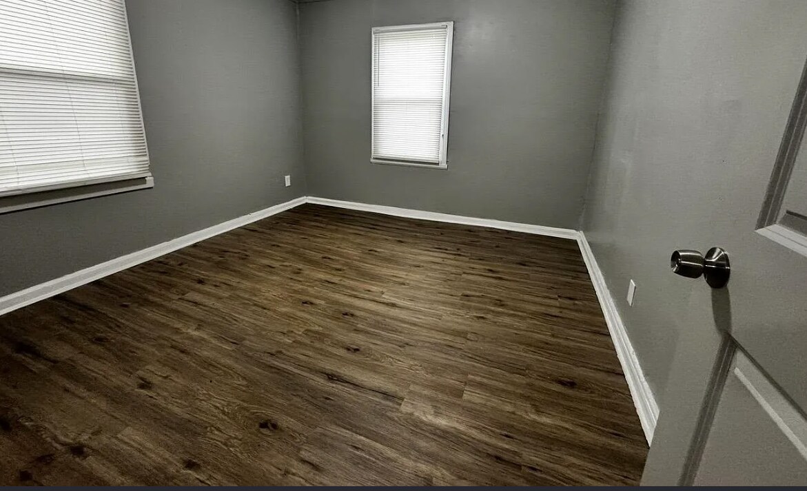 Foto del edificio - 2059 Rile St
