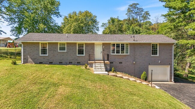 Building Photo - 209 Hazelwood Dr