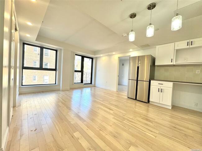 Building Photo - 105-25 65th Rd