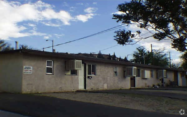 Building Photo - 15560 Hesperia Rd