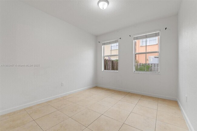 Foto del edificio - 8394 NW 113th Path