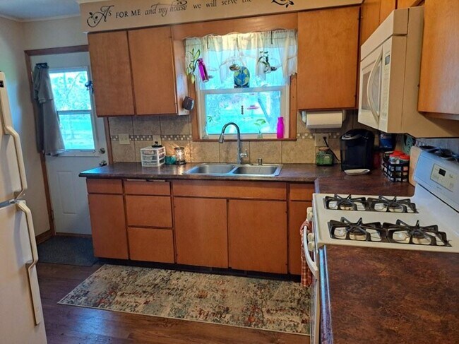 Foto del edificio - 4th St Duplex, West Side