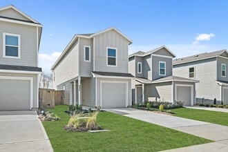 Building Photo - 906 Pertuso Ln