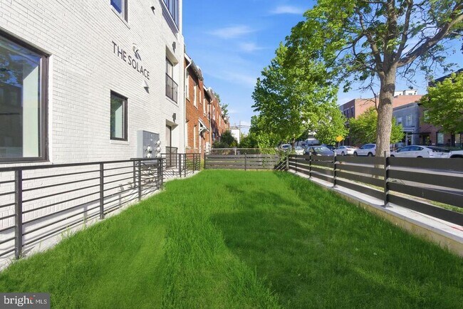 Building Photo - 1140 Oates St NE