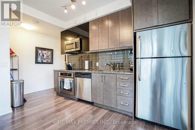 Building Photo - 2603-89-689 Dunfield Ave