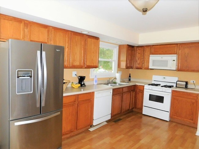 Building Photo - 614 Allanson Rd, Mundelein, IL 60060