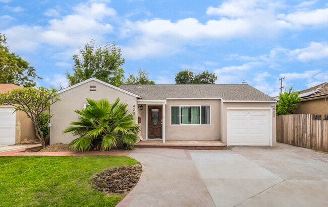 Photo - 422 N Batavia St House