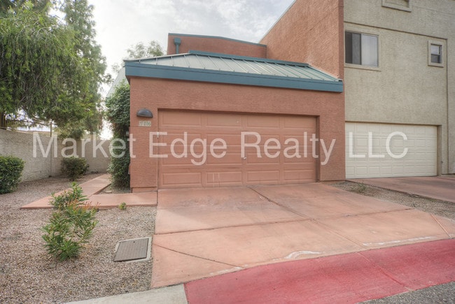 Building Photo - 2027 E University Dr