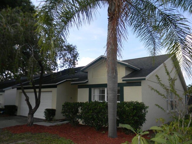 Building Photo - Fantastic  3 Bed / 2 Bath Home with Pool -...