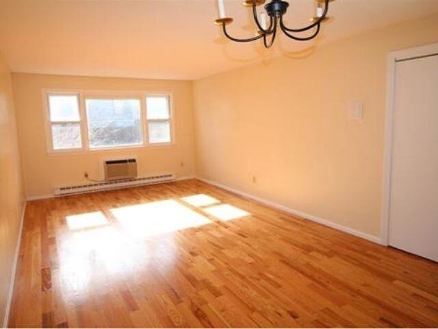 Foto del edificio - 73 E Broadway