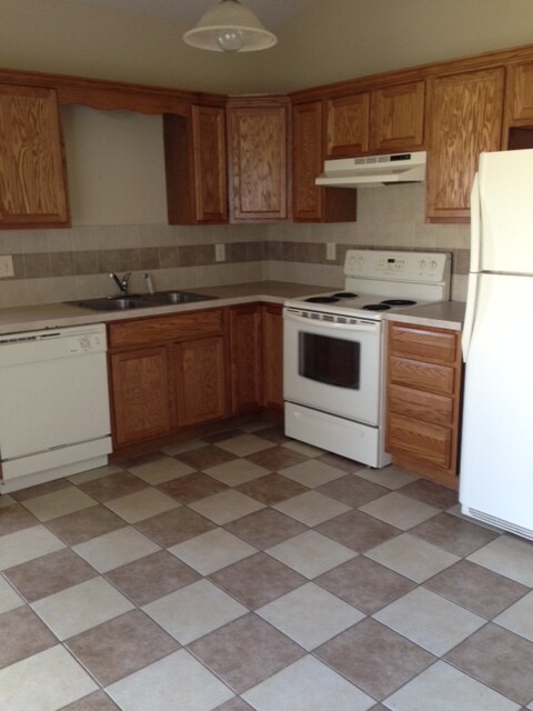 Building Photo - 3844 N Pepper Ridge St