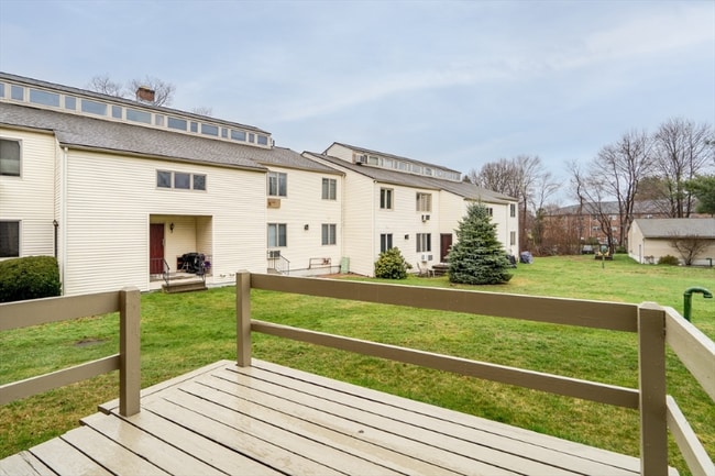 Building Photo - 403 Great Rd