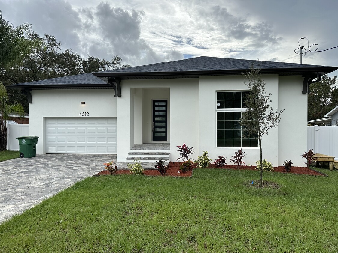 Foto principal - 4512 W Price Ave