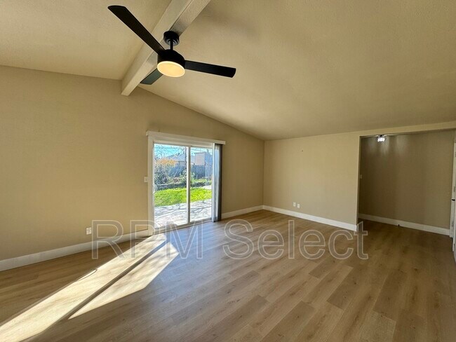Foto del edificio - 6551 Channing Dr