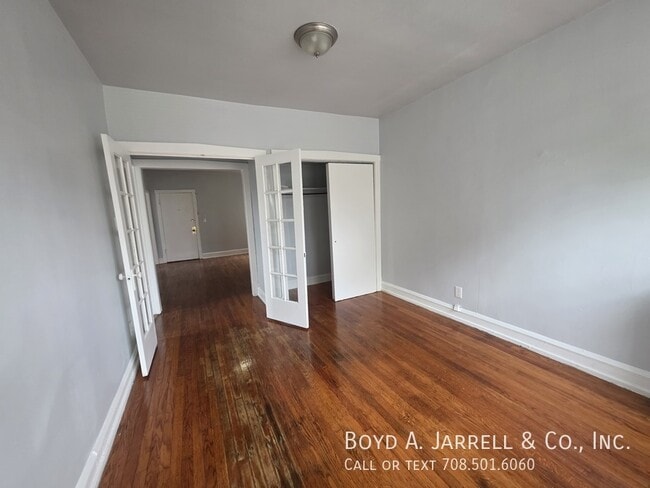 Building Photo - 10853 S Vernon Ave