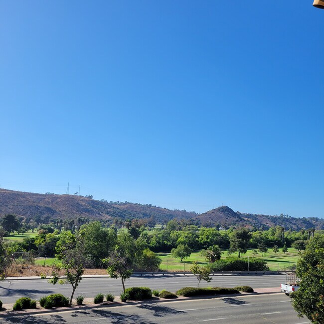 Vistas panorámicas desde el balcón - 6665 Mission Gorge Rd