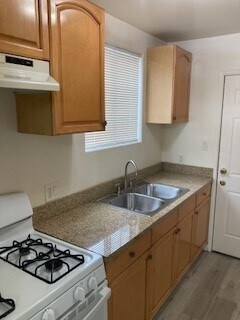 Foto del edificio - 5842 Lexington Ave