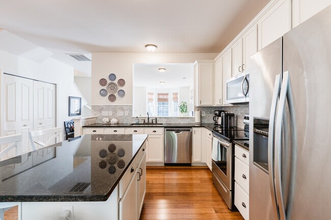 Building Photo - 132 Bumble Cir