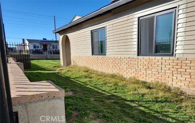 Building Photo - 611 Lillian Dr