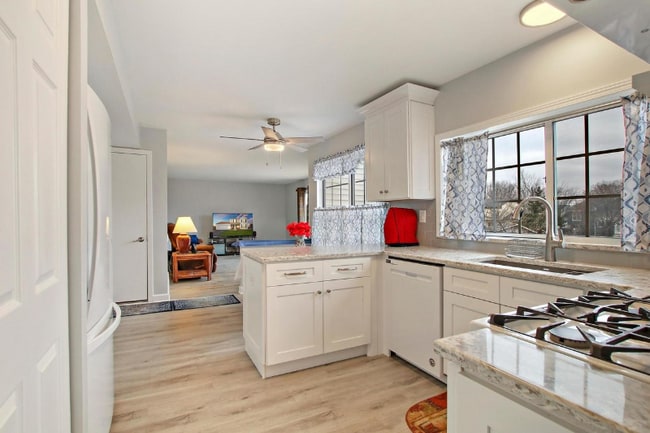 Building Photo - 962 Annandale Dr