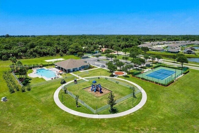 Foto del edificio - 4971 Armina Pl