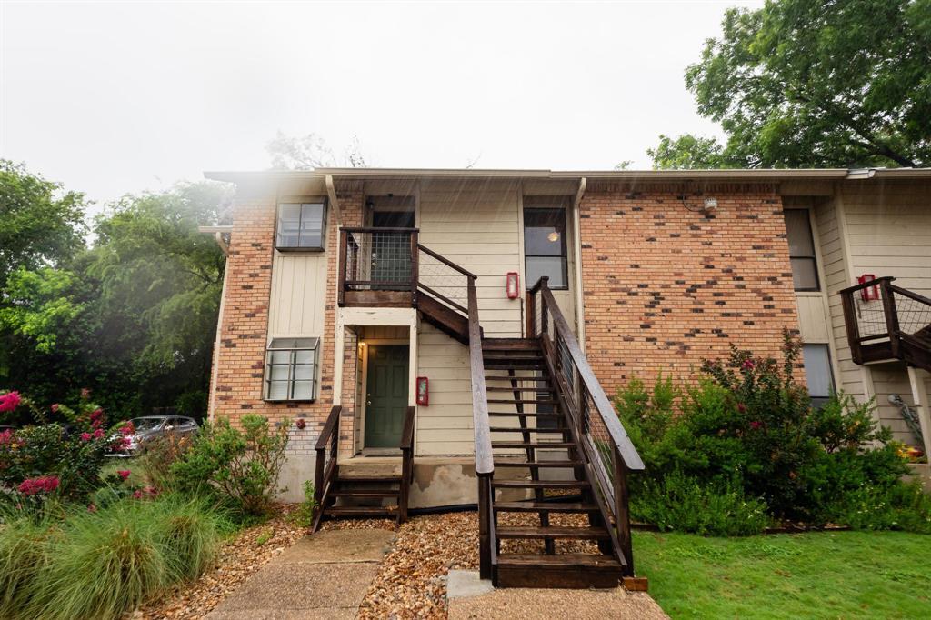 Foto principal - 421 W San Antonio St