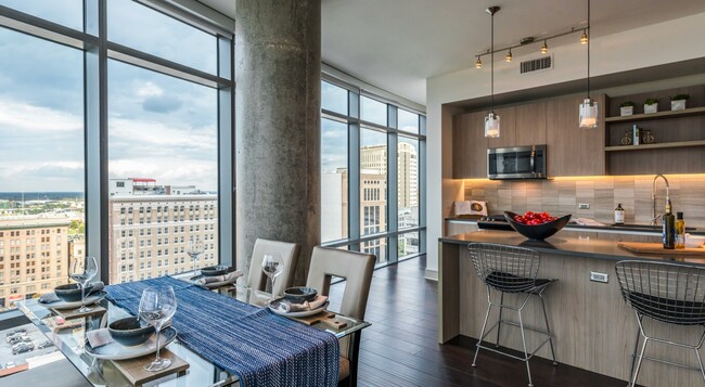 Foto del edificio - Experience Luxury + 1 Month Free Rent!
