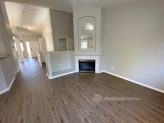 Building Photo - 2224 S Ventura St