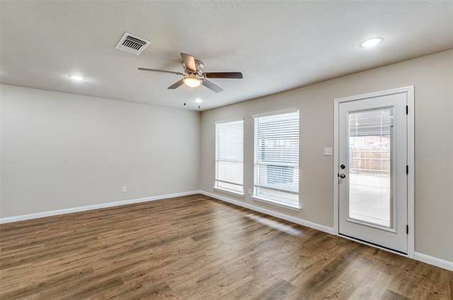 Foto del edificio - 5700 Giddyup Ln